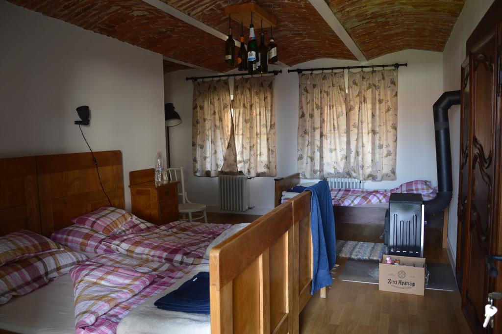 Bagolyvár Fogadó- Újfalusy Márton Vendégház Zirc Esterno foto